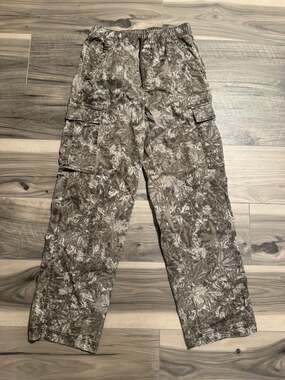 No Boundaries Men's Real Tree Leaf Camo Cargo Jogger Pants